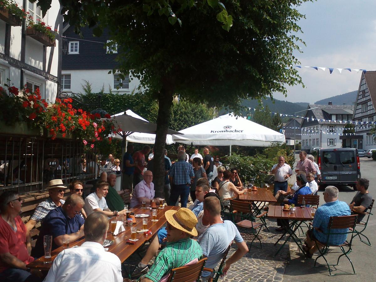 Hotel Gasthof Zu Den Linden Oberhundem المظهر الخارجي الصورة